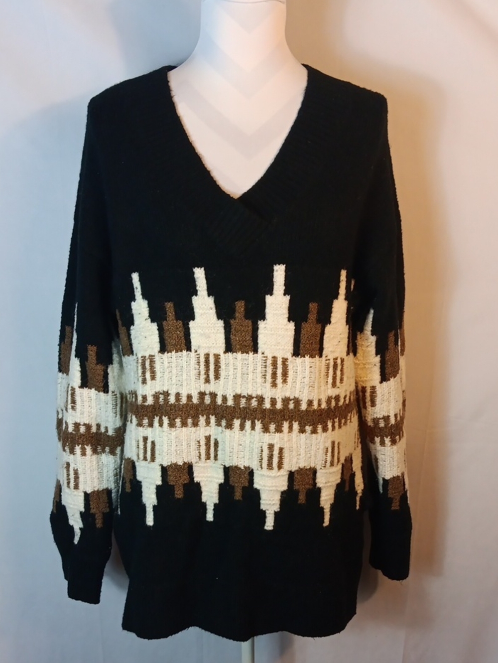 Old Navy Women's V-Neck Sweater - Black, Cream & Brown Geometric